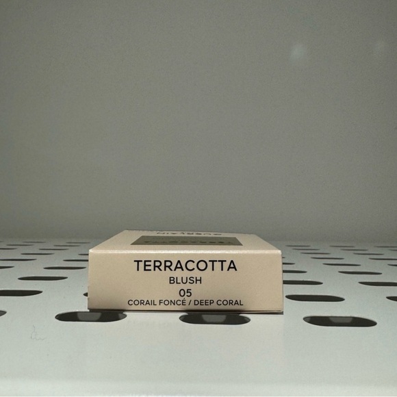 GUERLAIN Terracotta Healthy Glow Powder Blush, 005 EUC - Picture 3 of 3